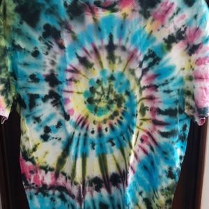 TYE DYE TSHIRT